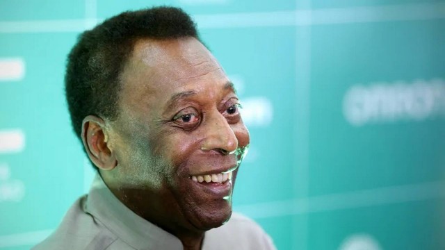 Pelé contraiu Covid-19 antes de ser internado por infecção no pulmão