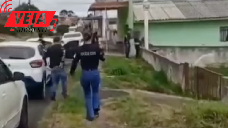 Polícia faz operação em casa de menor suspeito de planejar ataque em escola do Paraná