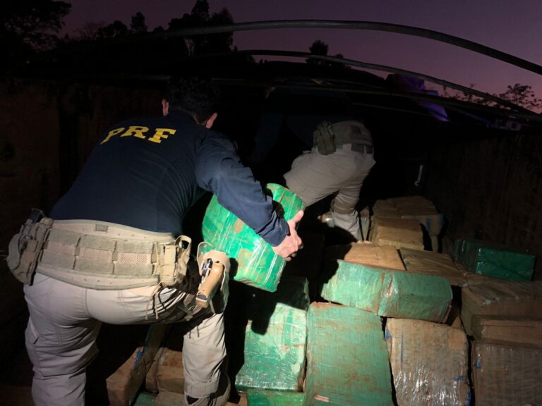 PRF apreende 4,6 toneladas de maconha em Francisco Beltrão.