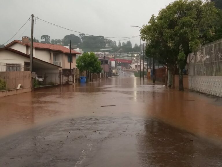 Temporais causam estragos em vários muniípios do sudoeste, sul e oeste paranaense