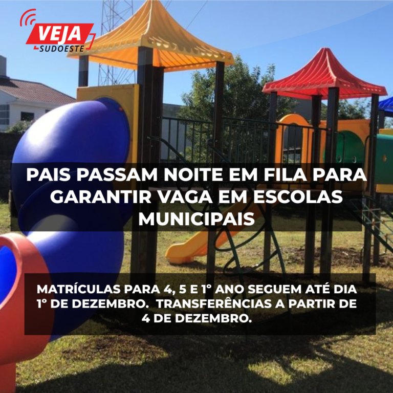 Fila para garantir vaga em escolas