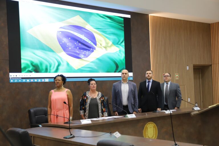 Mesa diretora da Câmara foi empossada