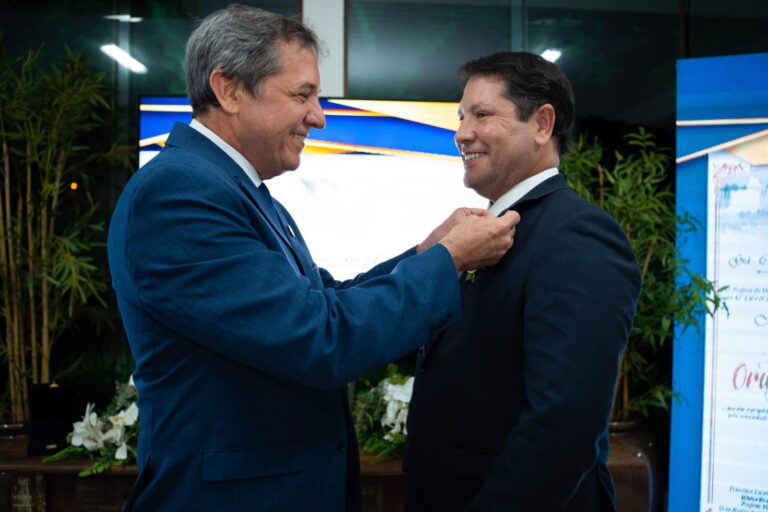 Promotor Marcos Cristiano Andrade recebe medalha da Ordem Grã Cruz Cataratas