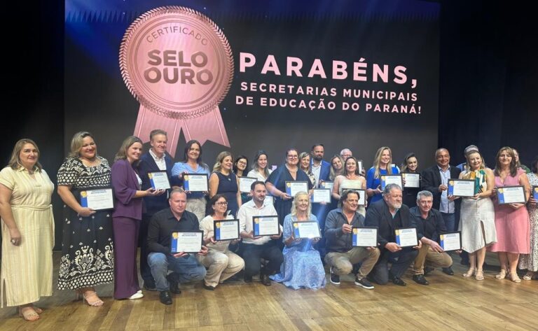 Em Curitiba, Foz do Iguaçu recebe nota 100 e selo ouro de alfabetização