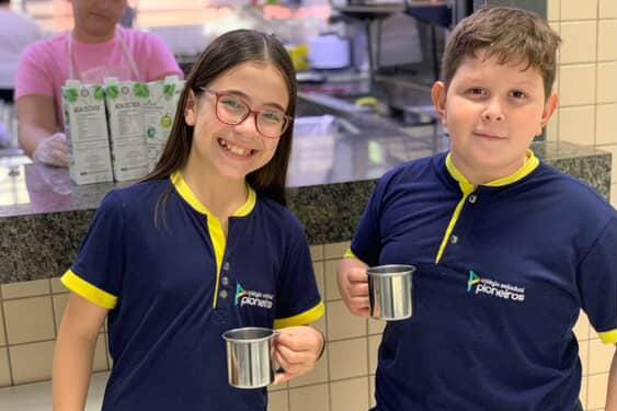 Programa Mais Merenda amplia cardápio com água de coco em escolas estaduais do Paraná