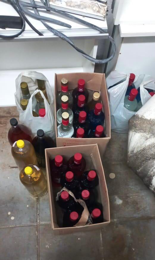 Vigilância Sanitária e Procon apreendem bebidas em distribuidora de Pato Branco