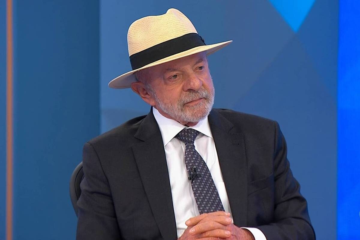 Apoiadores usam os mesmos argumentos sobre fotos de Lula com lobista e Flávio Bolsonaro com Sicário