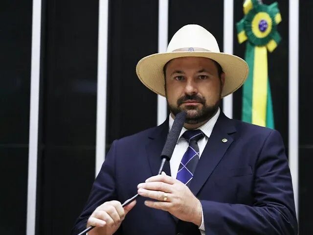 Após Procuradoria solicitar certidões criminais, Geraldo Mendes desiste de candidatura no Paraná