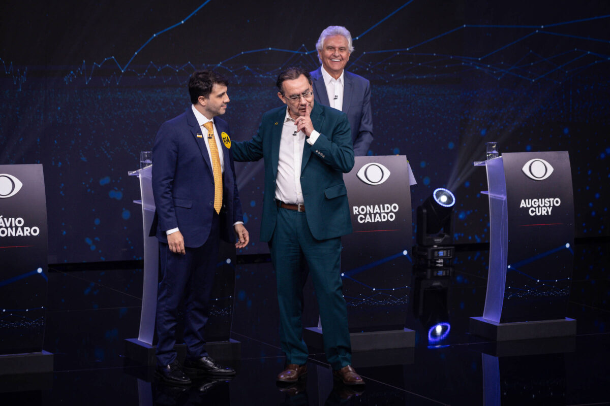 Debate-mico teve pastelão de Cury, verborragia de Renan e goianidade de Caiado