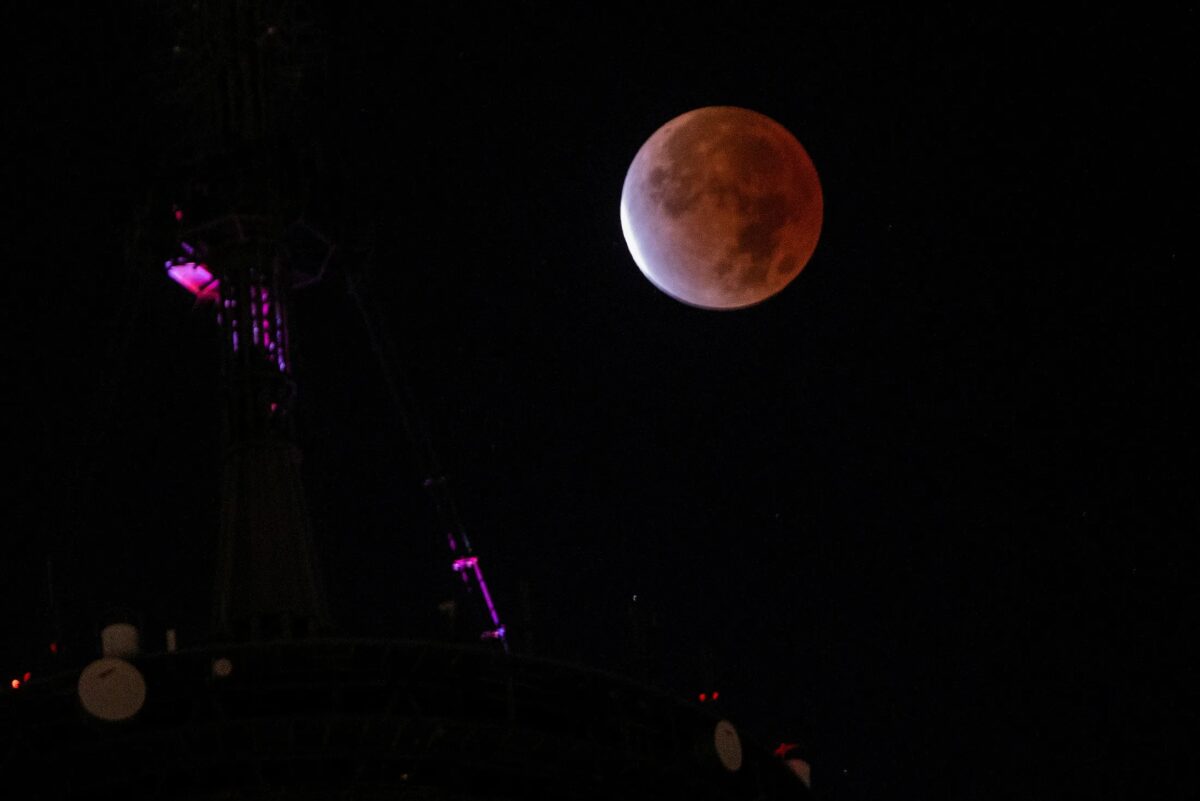 Eclipse lunar parcial será visível no Paraná nesta quinta (27) e sexta-feira (28); veja os melhores horários