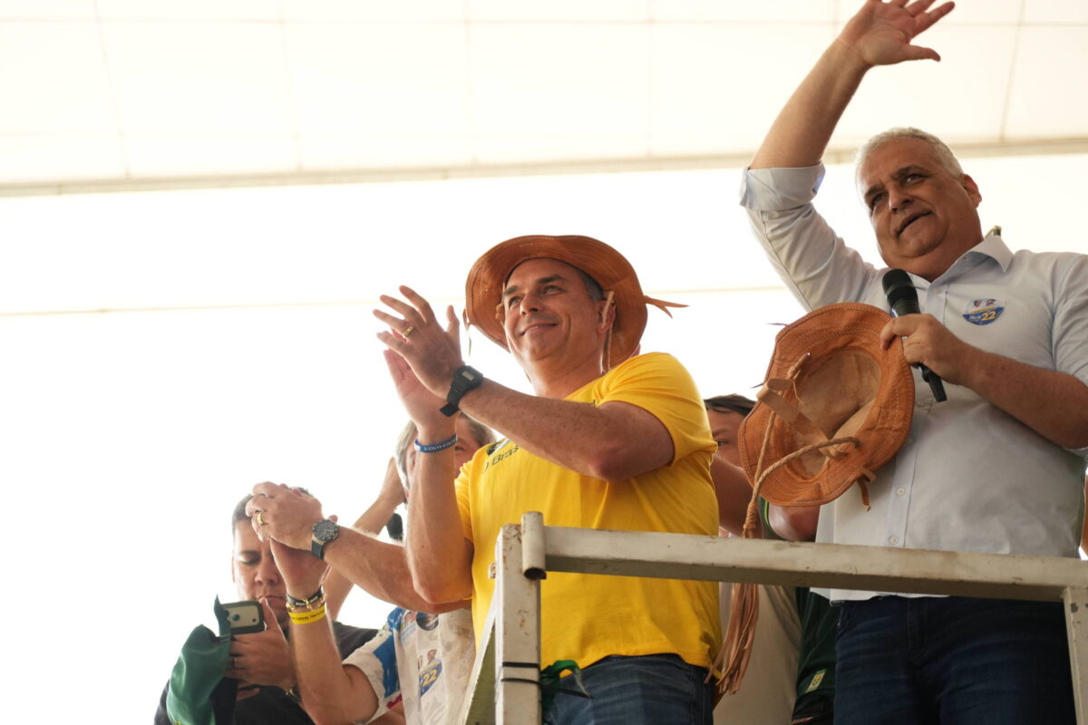 Flávio Bolsonaro faz primeira visita ao Nordeste com centrão ausente e aposta em apoio no 2º turno