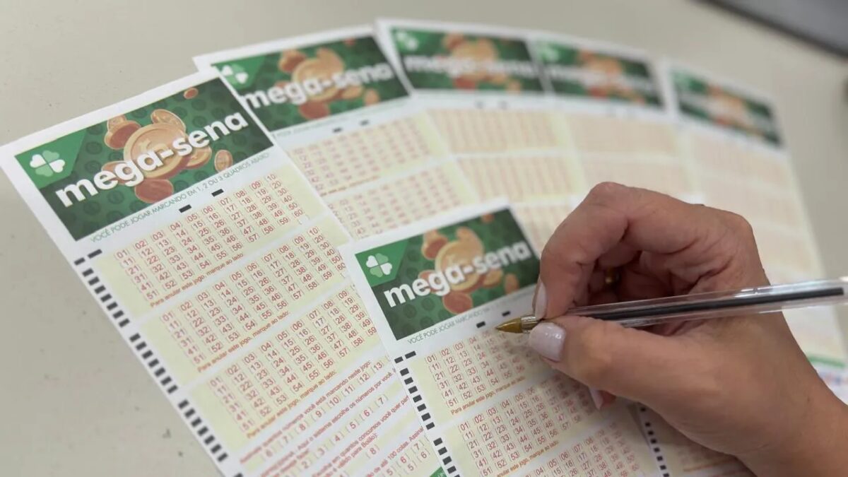 Três apostas simples da mesma cidade e um bolão do Paraná acertam a quina da Mega-Sena; veja prêmios