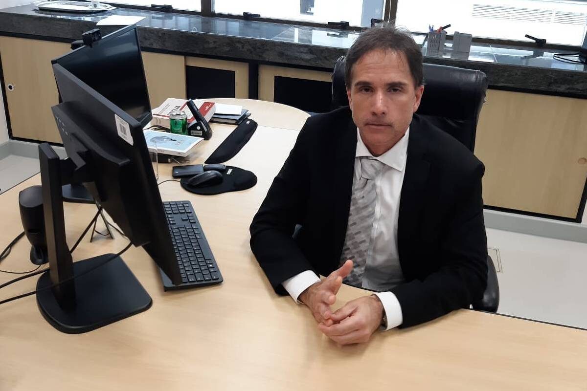 TRF-4 quer perda do cargo de ex-juiz da Lava Jato suspeito de furtar garrafas de champanhe