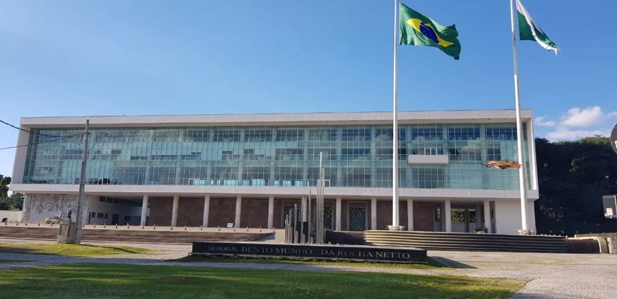 Candidatos ao governo do Paraná participam de entrevistas e conversas com a comunidade
