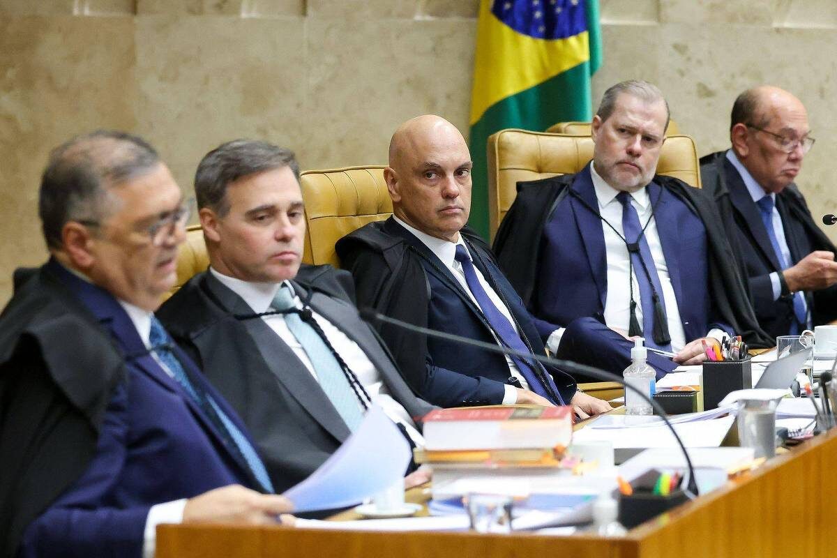 Dino apontou em ofício impedimento de Moraes, que tem voto criticado por especialistas
