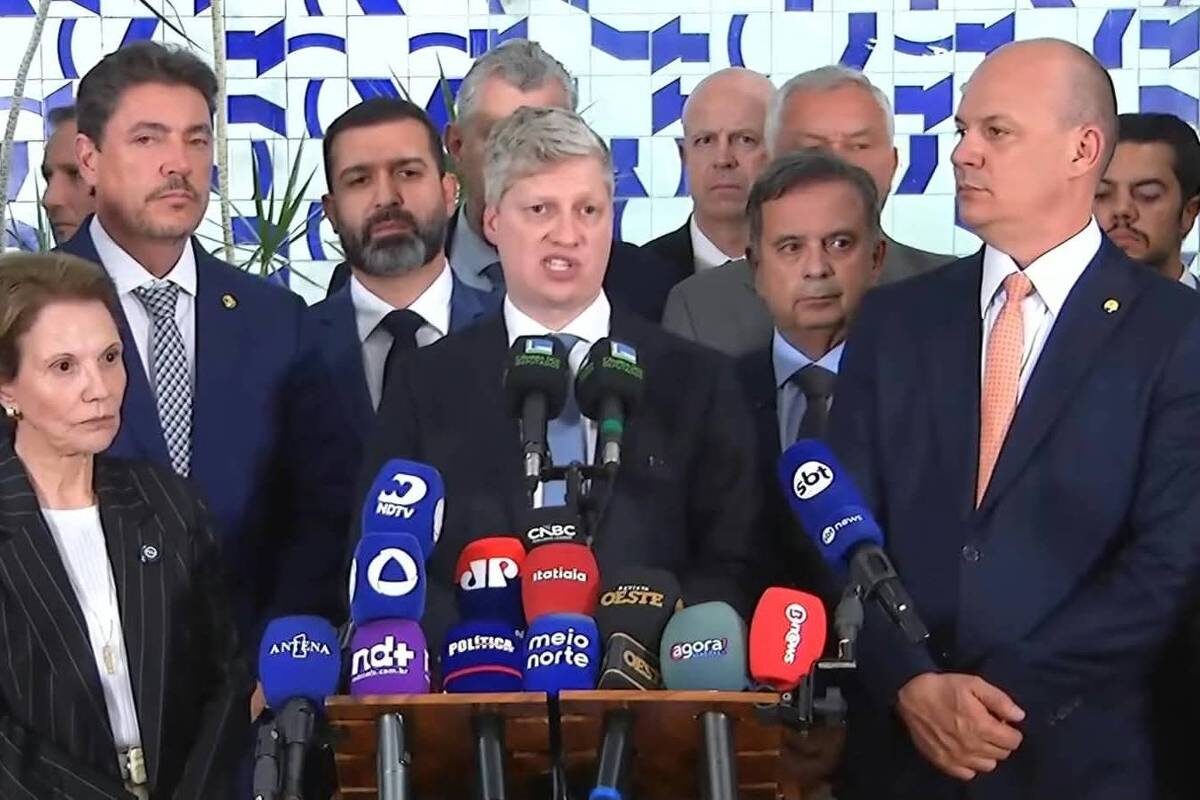 Oposição pressiona e pede a Fachin arquivamento do inquérito das fake news